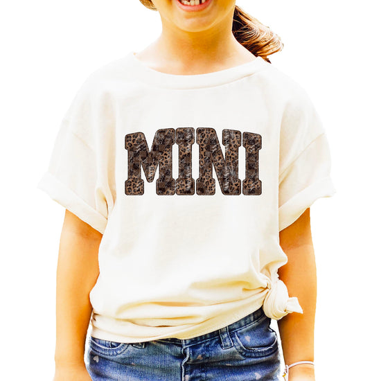 Mama leopard checkered graphic tee in natural color with trendy design