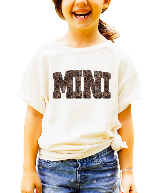 Mama leopard checkered graphic tee in natural color with trendy design