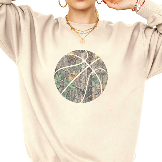 Camo basketball crewneck sweatshirt in Sand, view 2