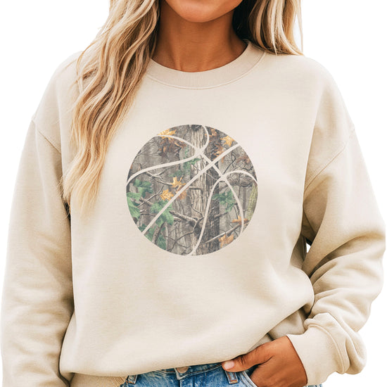 Camo basketball crewneck sweatshirt in Sand, view 4
