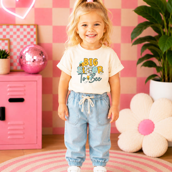 Big Sister to Bee bumble bee sibling reveal tee in Natural, view 4