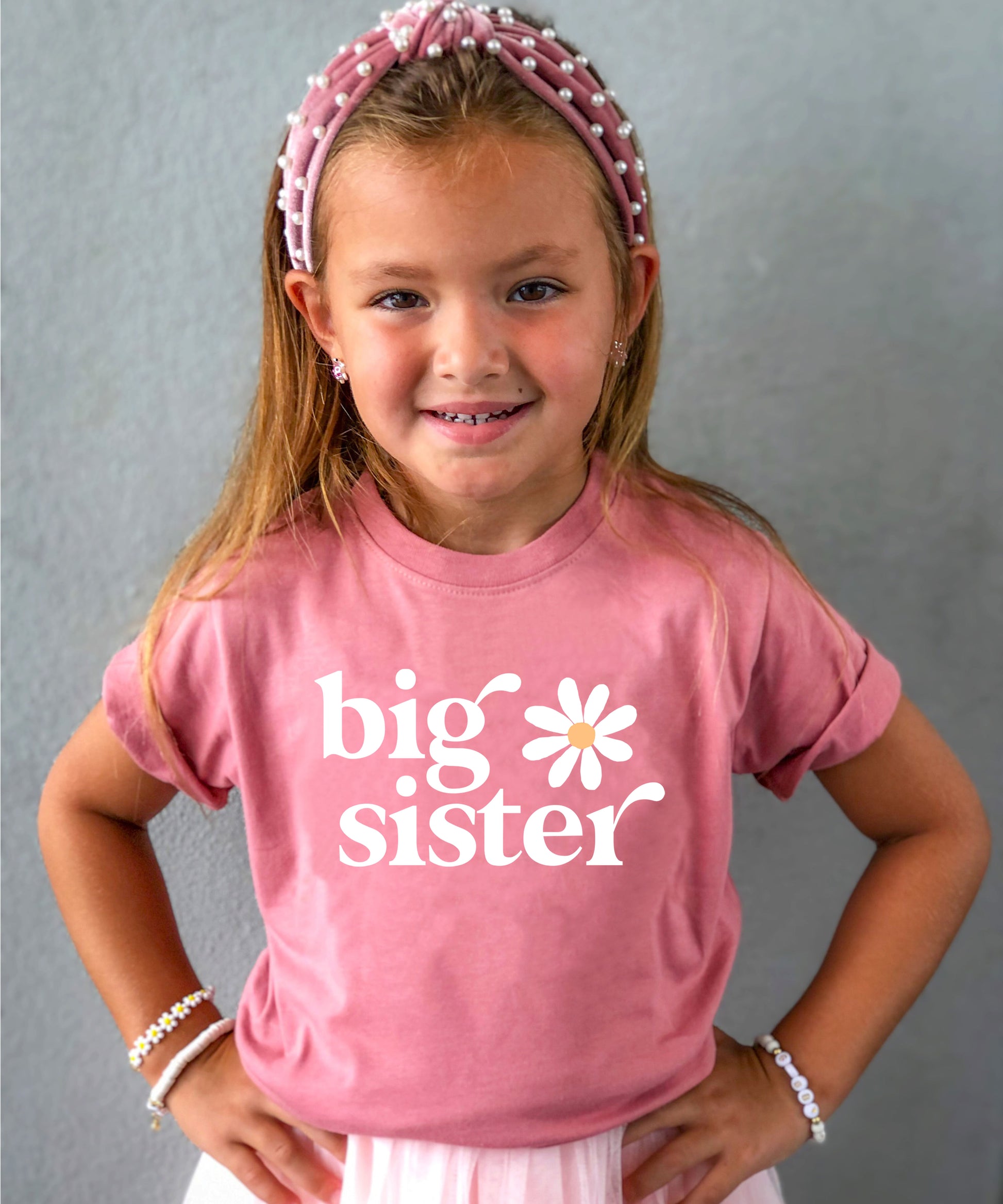 Big Sister Daisy sibling reveal tee for girls in Mauve, lifestyle view