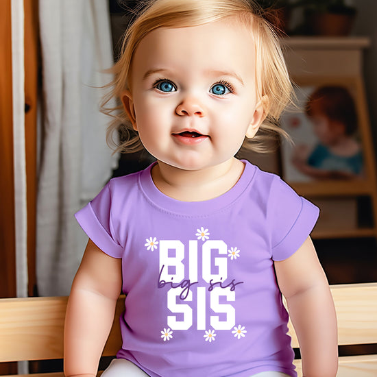 Big Sis Daisies big sister sibling reveal tee - Purple Shirt close up