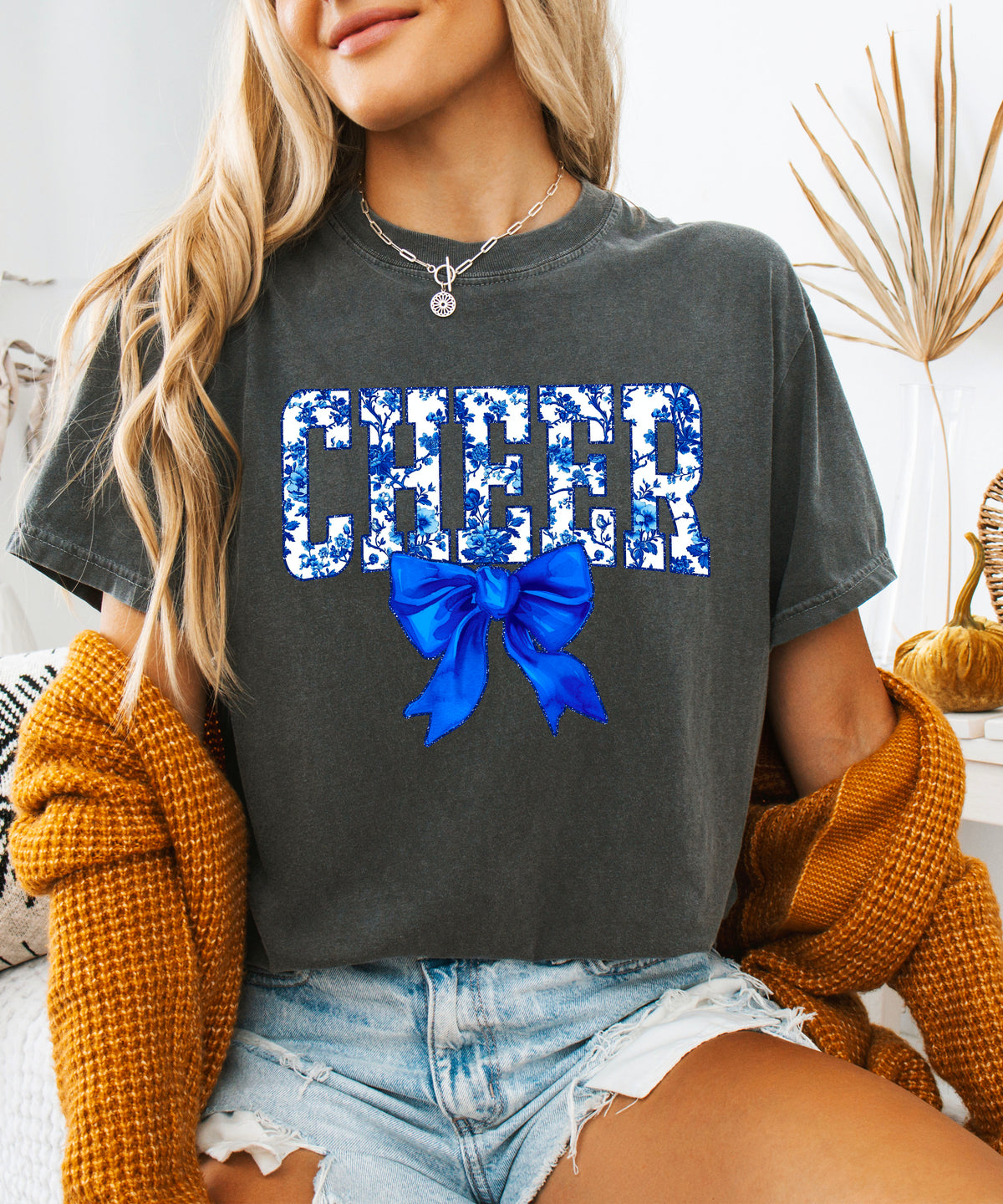 Cheer blue floral bow shirt in Pepper, detail view