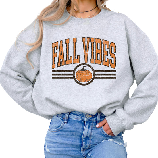 Fall Vibes retro pumpkin graphic crewneck sweatshirt in Gray, front view