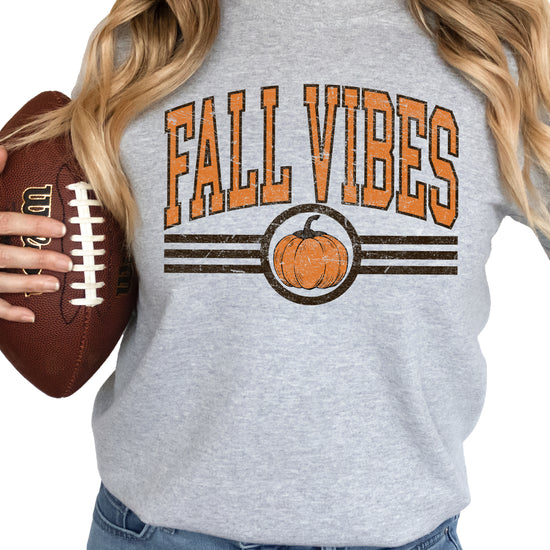 Fall Vibes retro pumpkin graphic crewneck sweatshirt in Gray, model wearing