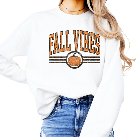 Fall Vibes retro pumpkin graphic crewneck sweatshirt in White, detail of the graphic