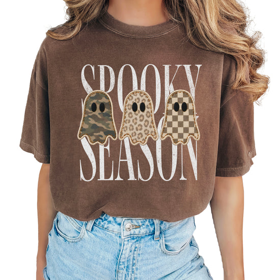 Spooky Season three ghosts Halloween graphic tee in Espresso, front view