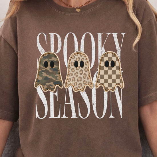 Spooky Season three ghosts Halloween graphic tee in Espresso, detail view