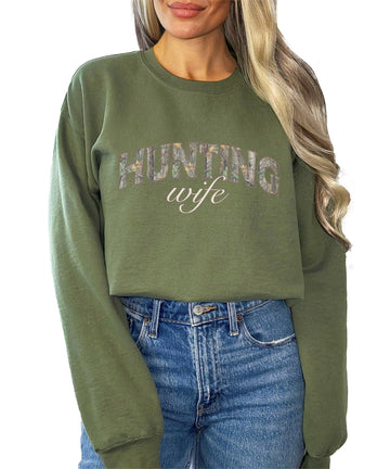 Olive Loves Apple Camo Hunting Wife Sweatshirt for Women - Trendy Camouflage Graphic Pullover for Wives