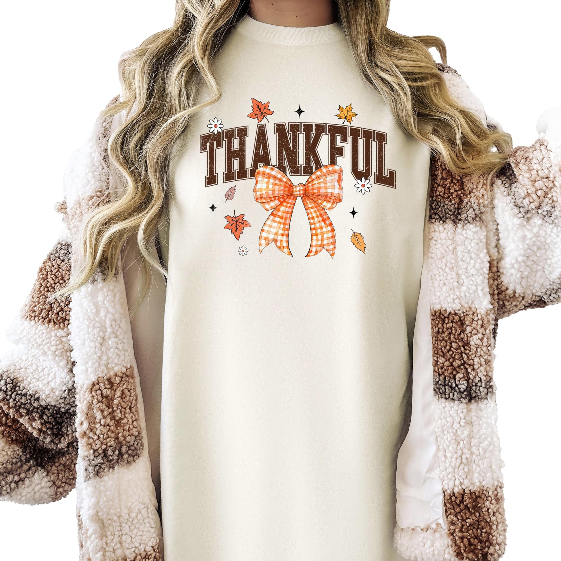 Lifestyle photo of woman in Thankful shirt perfect for fall and Thanksgiving wear